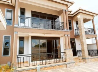 RIGHT PLACE OF A 4 BEDROOM HOUSE FOR SALE AT UGANDA KITENDE, ENTEBBE