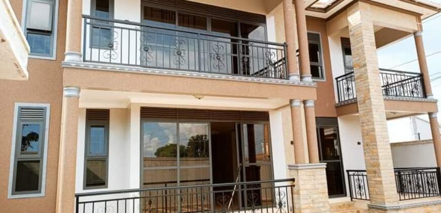 RIGHT PLACE OF A 4 BEDROOM HOUSE FOR SALE AT UGANDA KITENDE, ENTEBBE