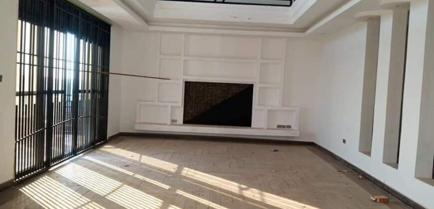 BEAUTIFUL DUPLEX VILLA OF A 6BEDROOM HOUSE FOR SALE AT UGANDA, AKHRIGHT CITY