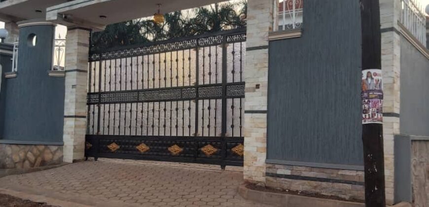 A LUXURIOUS 5BEDROOM HOUSE FOR SALE AT UGANDA KITENDE ENTEBBE