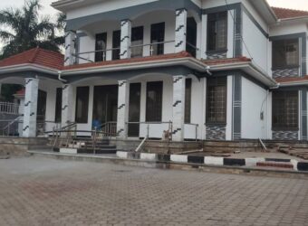 A LUXURIOUS 5BEDROOM HOUSE FOR SALE AT UGANDA KITENDE ENTEBBE
