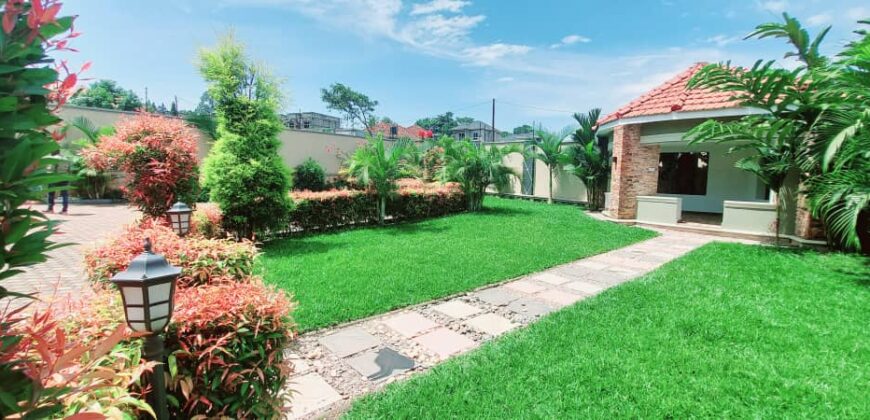 MAJESTIC 7BEDROOM HOUSE FOR SALE IN UGANDA -KIIRA