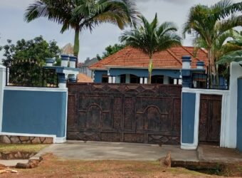 A CAPTIVATING 4BEDROOM HOUSE FOR SALE AT UGANDA -MUTUNDWE