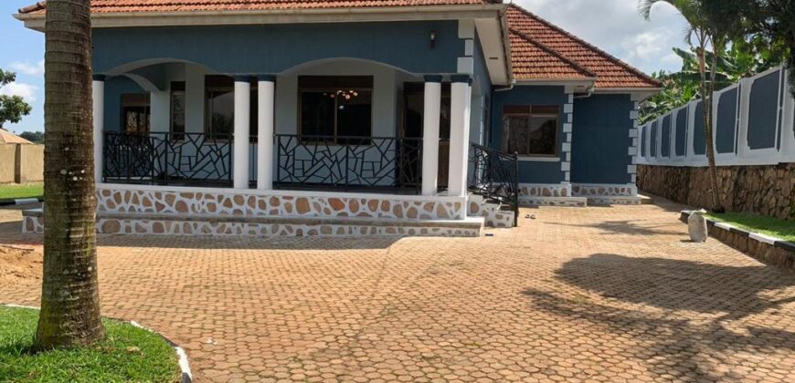 A CAPTIVATING 4BEDROOM HOUSE FOR SALE AT UGANDA -MUTUNDWE