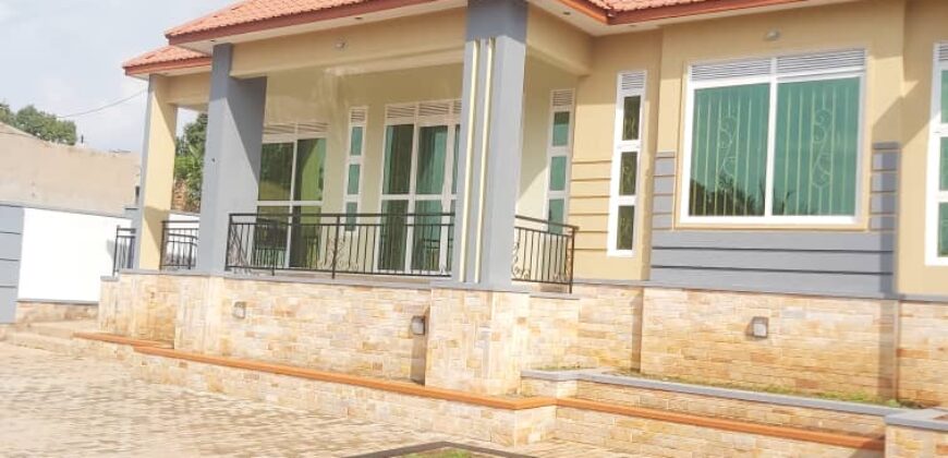 NEWLY CLASSIC 3EDROOM HOUSE FOR SALE AT UGANDA -KITENDE