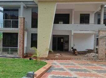 DESIRABLE 5BEDROOM HOUSE FOR SALE AT UGANDA-BWEBAJJA