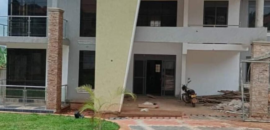 DESIRABLE 5BEDROOM HOUSE FOR SALE AT UGANDA-BWEBAJJA