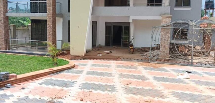 DESIRABLE 5BEDROOM HOUSE FOR SALE AT UGANDA-BWEBAJJA