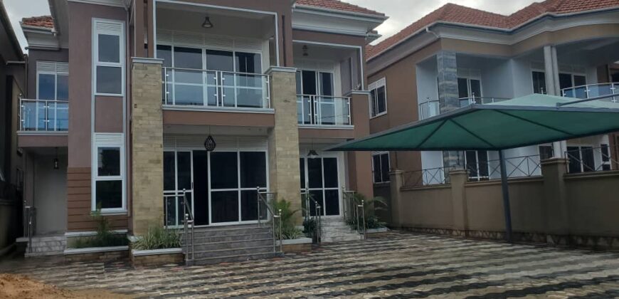 IMMACULATE HOUSE OF 5BEDROOM APARTMENT FOR SALE AT UGANDA -KYANJA