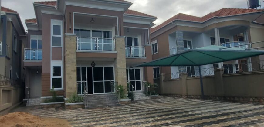 IMMACULATE HOUSE OF 5BEDROOM APARTMENT FOR SALE AT UGANDA -KYANJA