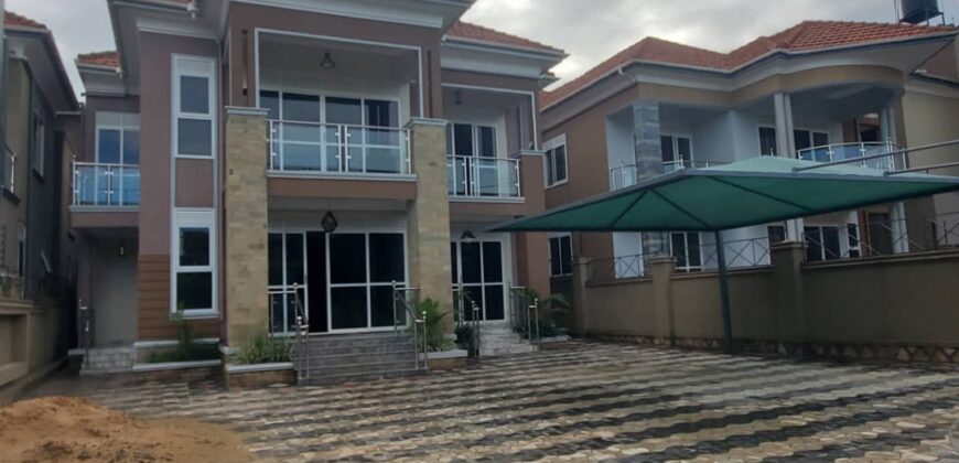 IMMACULATE HOUSE OF 5BEDROOM APARTMENT FOR SALE AT UGANDA -KYANJA