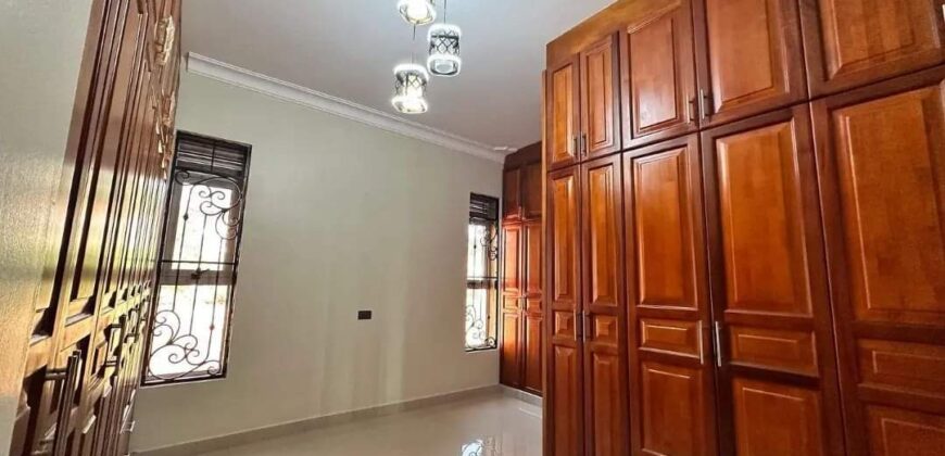 A BEAUTIFUL MANSION OF A 6BEDROOM HOUSE FOR SALE AT UGANDA -KIGO