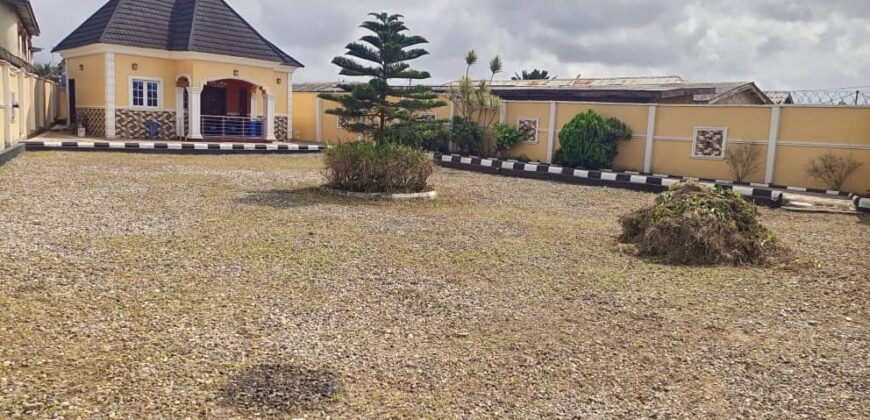 3 BEDROOM BUNGALOW ! ON ONE AND HALF PLOT IN SUITE FOR 35,000,000 NAIRA