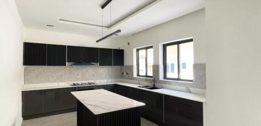 SPACIOUS 5 BEDROOM DETACHED DUPLEX WITH BQ IN LEKKI COUNTY FOR 285,000,000 NAIRA