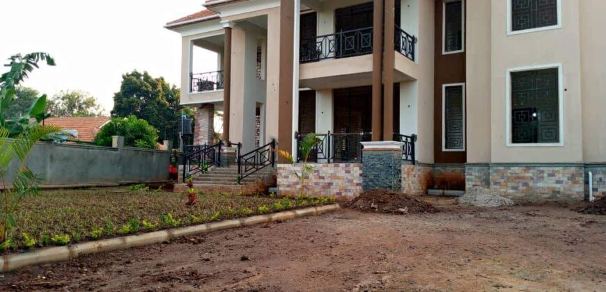 6BEDROOM HOUSE FOR SALE AT UGANDA NALYA