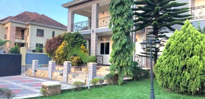 SWEET HOUSE OF 6BEDROOM FOR SALE AT UGANDA -MUNYONYO