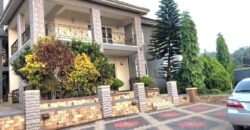 SWEET HOUSE OF 6BEDROOM FOR SALE AT UGANDA -MUNYONYO