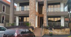 A5BEDROOMFOR SALE AT UGANDA -MUNYONYO