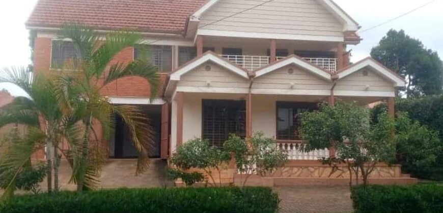 MAGNIFICENT FAMILY SIZABLE 5 BEDROOM HOUSE FOR SALE AT UGANDA KISAASI