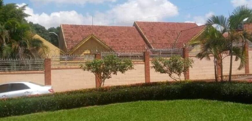 MAGNIFICENT FAMILY SIZABLE 5 BEDROOM HOUSE FOR SALE AT UGANDA KISAASI