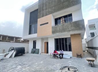 5 BEDROOM FULLY DETACHED DUPLEX