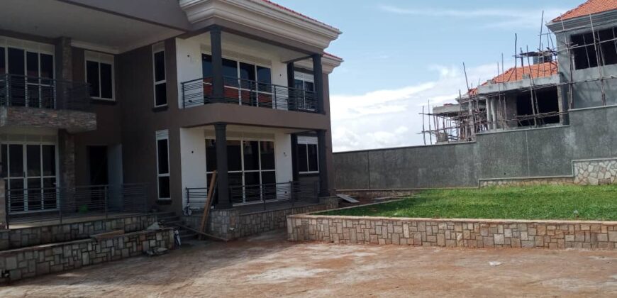 EXECUTIVE 5 BEDROOM HOUSE FOR SALE AT UGANDA -MUNYONYO