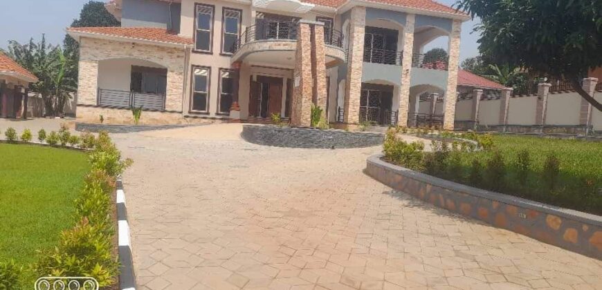 A SPACIOUS 7 BEDROOM HOUSE FOR SALE AT UGANDA -GAYAZA