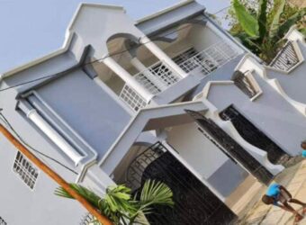 CHARMANT DUPLEX AVEC DÉPENDANCE À VENDRE À DOUALA  PRIX 60 MILLIONS (NÉGOCIABLE)