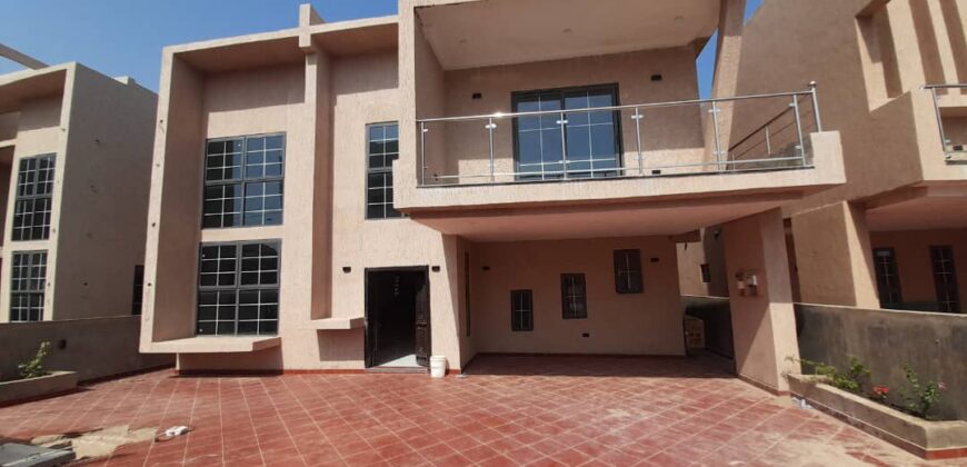 4 BEDROOM WITH 1 BEDROOM STAFF QUARTERS HOUSE FOR RENT AT TSE-ADDO BURMA HILLS.