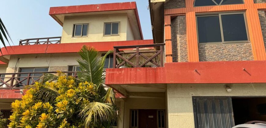 An original 4 bedroom house been partitioned to an 8 bedroom and a penthouse with a 2 bedroom boys quarters for sale Mamprobi