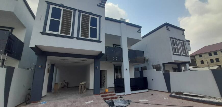 NEWLY BUILT EXECUTIVE 4BEDROOM HOUSE FOR SALE AT LAKESIDE ESTATE.