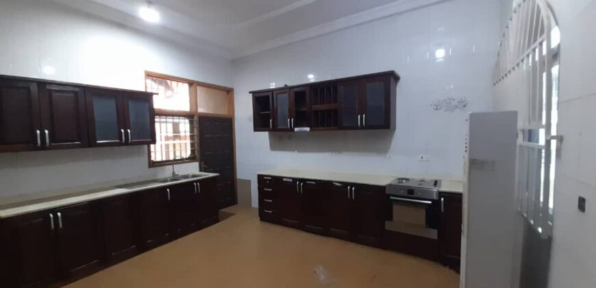 COMMERCIAL 4BEDROOM WITH 1BEDROOM STAFF QUARTERS HOUSE WITH STANDBY GENERATOR FOR RENT AT WEST LEGON-WEST LAND.