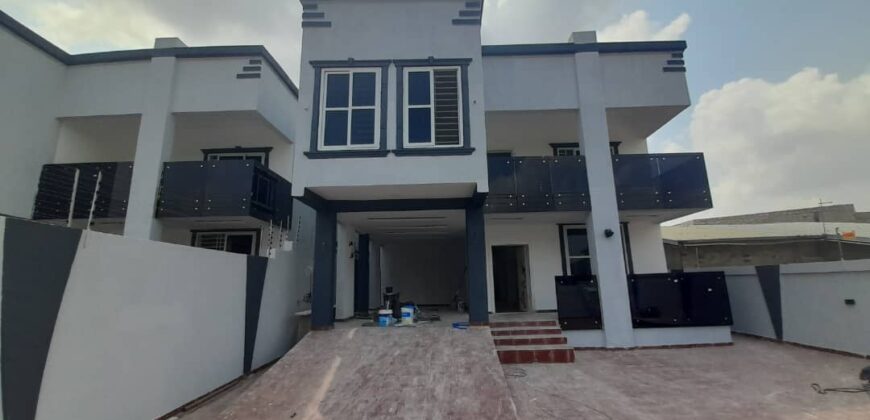 NEWLY BUILT EXECUTIVE 4BEDROOM HOUSE FOR SALE AT LAKESIDE ESTATE.