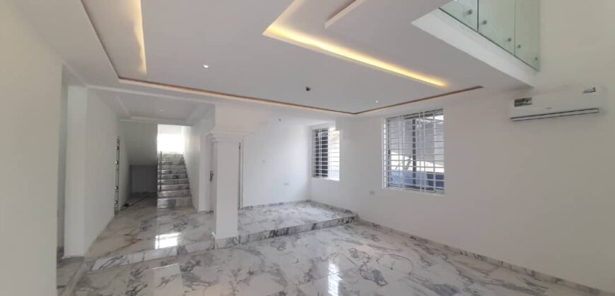 NEWLY BUILT EXECUTIVE 4BEDROOM HOUSE FOR SALE AT LAKESIDE ESTATE.