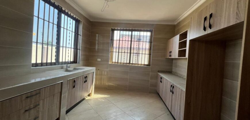 4 bedroom for rent at Botwe school junction