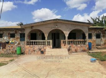 4bedroom old house for sale at Abokobi boye