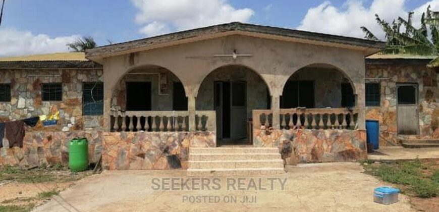 4bedroom old house for sale at Abokobi boye