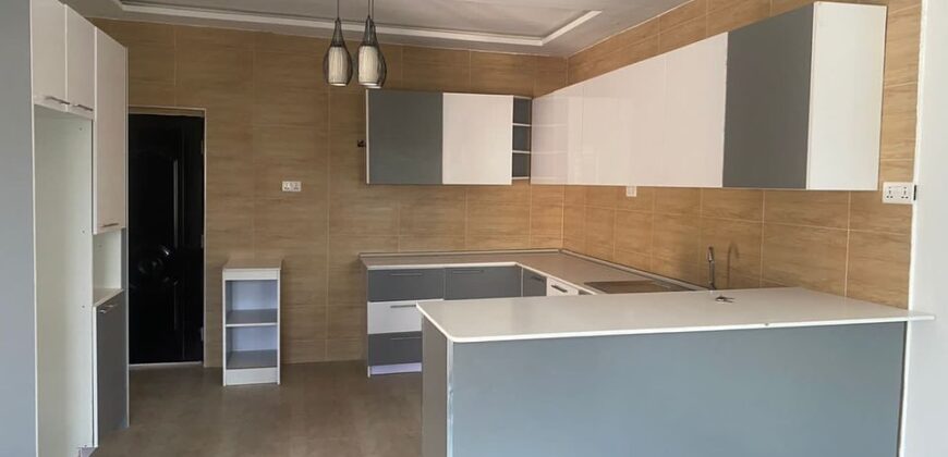 Newly built 3 bedroom all en-suite house for sale in lakeside estate