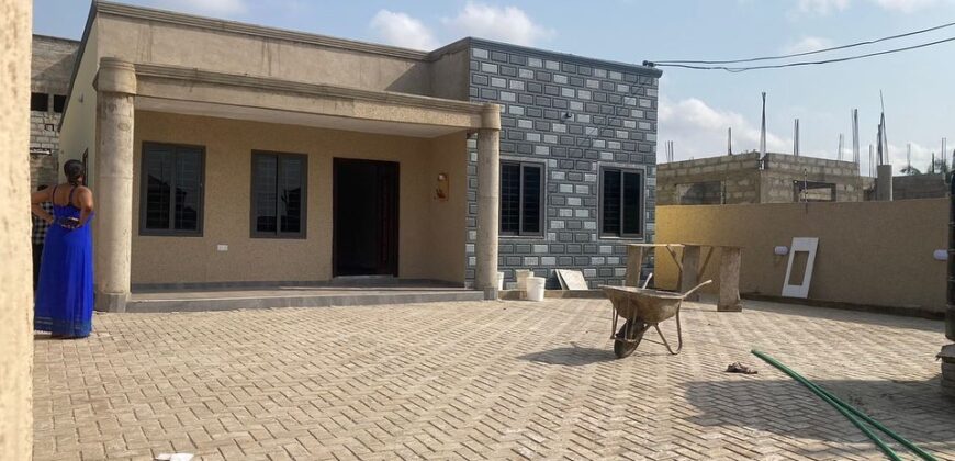 Newly built 3 bedroom all en-suite house for sale in lakeside estate