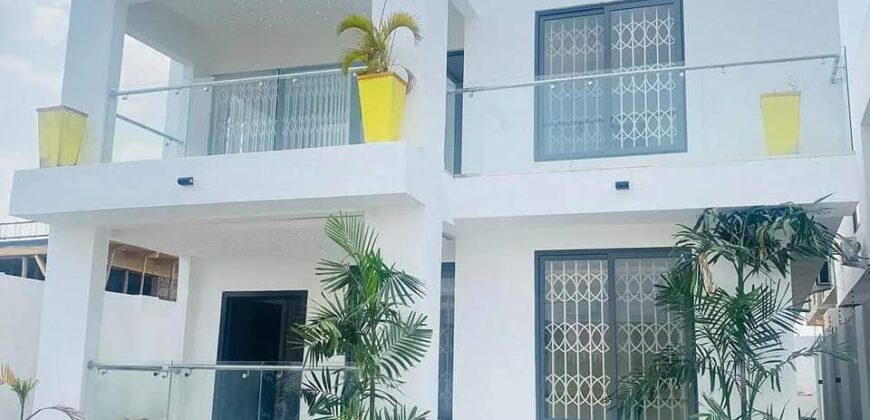 4 bedroom house forsale @ Eastlegon-Ogbojo