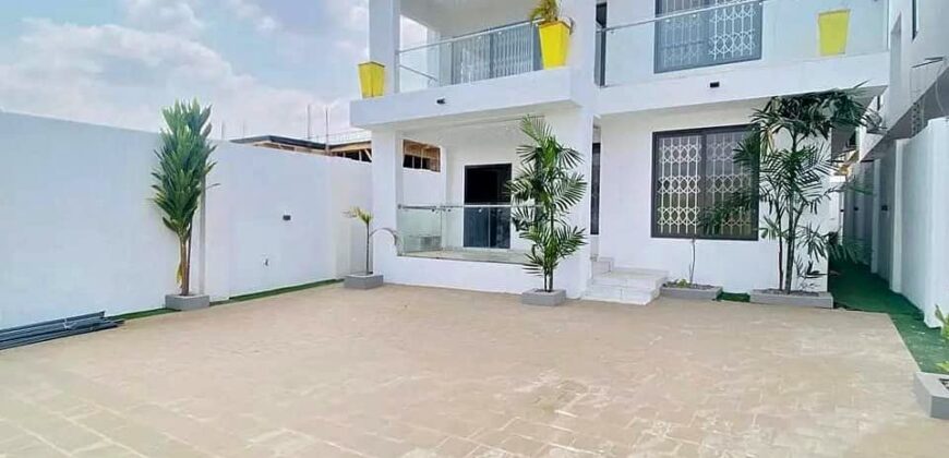 4 bedroom house forsale @ Eastlegon-Ogbojo