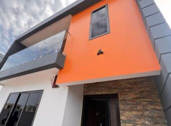 *4BEDROOM LUXURY HOUSE FOR SALE LAKESIDE COMMUNITY 6, Accra-Ghana*