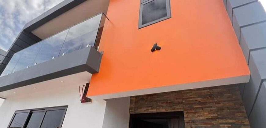 *4BEDROOM LUXURY HOUSE FOR SALE LAKESIDE COMMUNITY 6, Accra-Ghana*