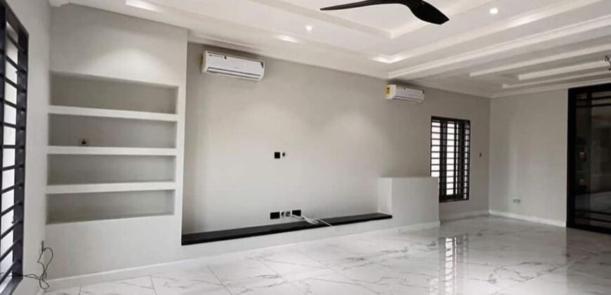 *4BEDROOM LUXURY HOUSE FOR SALE LAKESIDE COMMUNITY 6, Accra-Ghana*