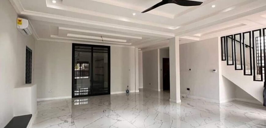 *4BEDROOM LUXURY HOUSE FOR SALE LAKESIDE COMMUNITY 6, Accra-Ghana*