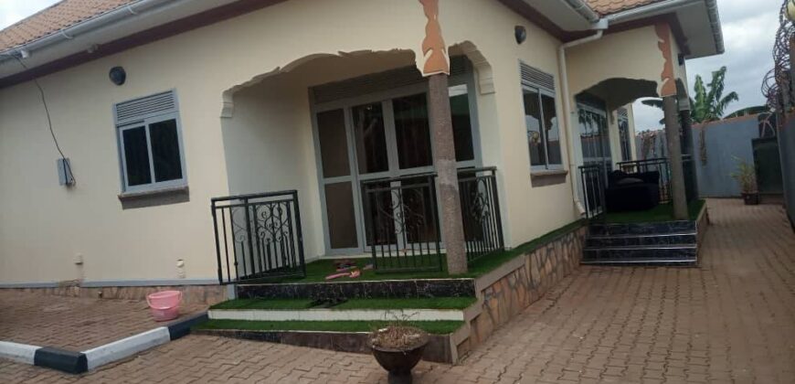 BEAUTIFUL HOUSE FOR SALE AT UGANDA-KYENGERA,NABBINGO