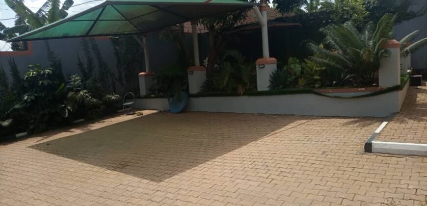 BEAUTIFUL HOUSE FOR SALE AT UGANDA-KYENGERA,NABBINGO