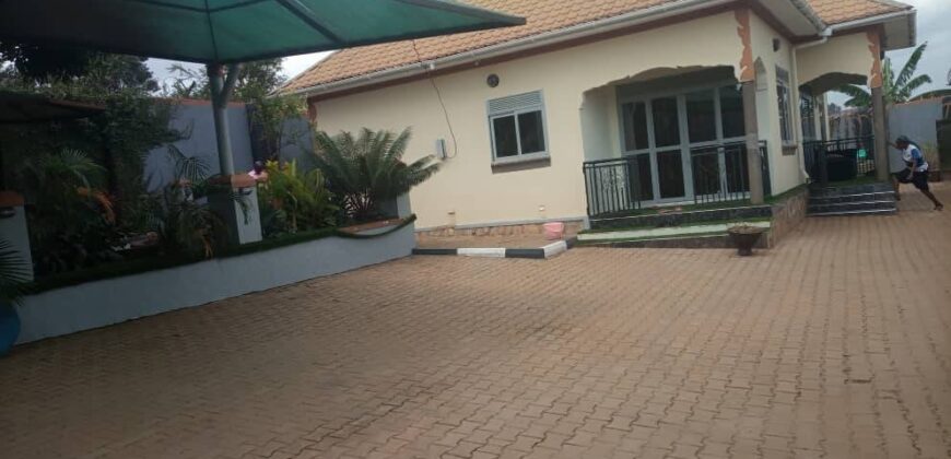 BEAUTIFUL HOUSE FOR SALE AT UGANDA-KYENGERA,NABBINGO