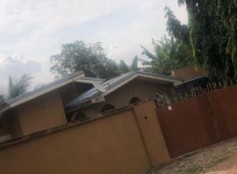 3bedrms with a boys quarters for sale at Lapaz Nyamekye junction