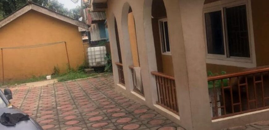 3bedrms with a boys quarters for sale at Lapaz Nyamekye junction